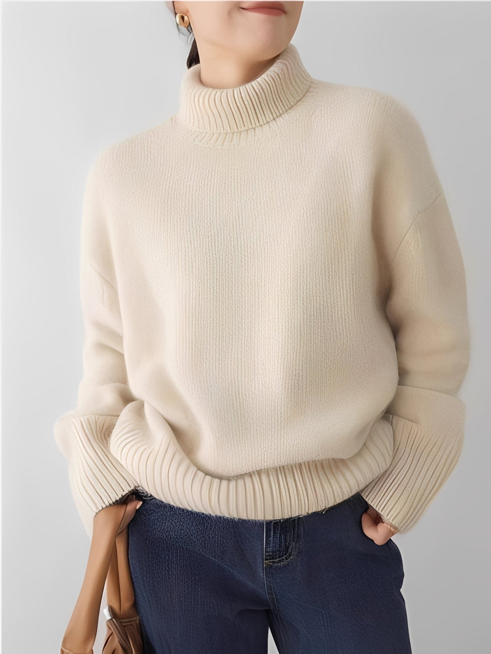 Adrienne - Elegante maglione a collo alto in cashmere dal taglio morbido 1