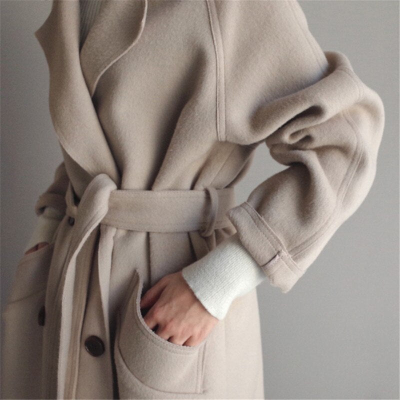 Celeste – Cappotto Lungo in Lana dal Taglio Raffinato 3