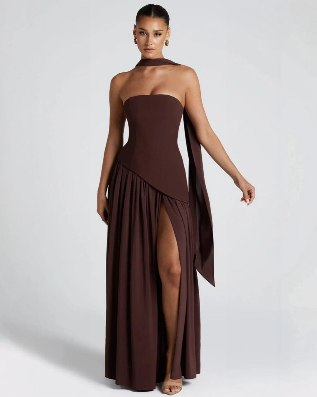 Elara™ | Abito Maxi Scultoreo con Scollo Halter e Spacco Profondo 0