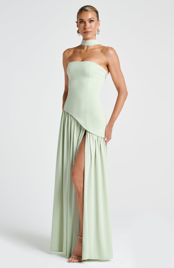 Elara™ | Abito Maxi Scultoreo con Scollo Halter e Spacco Profondo 11