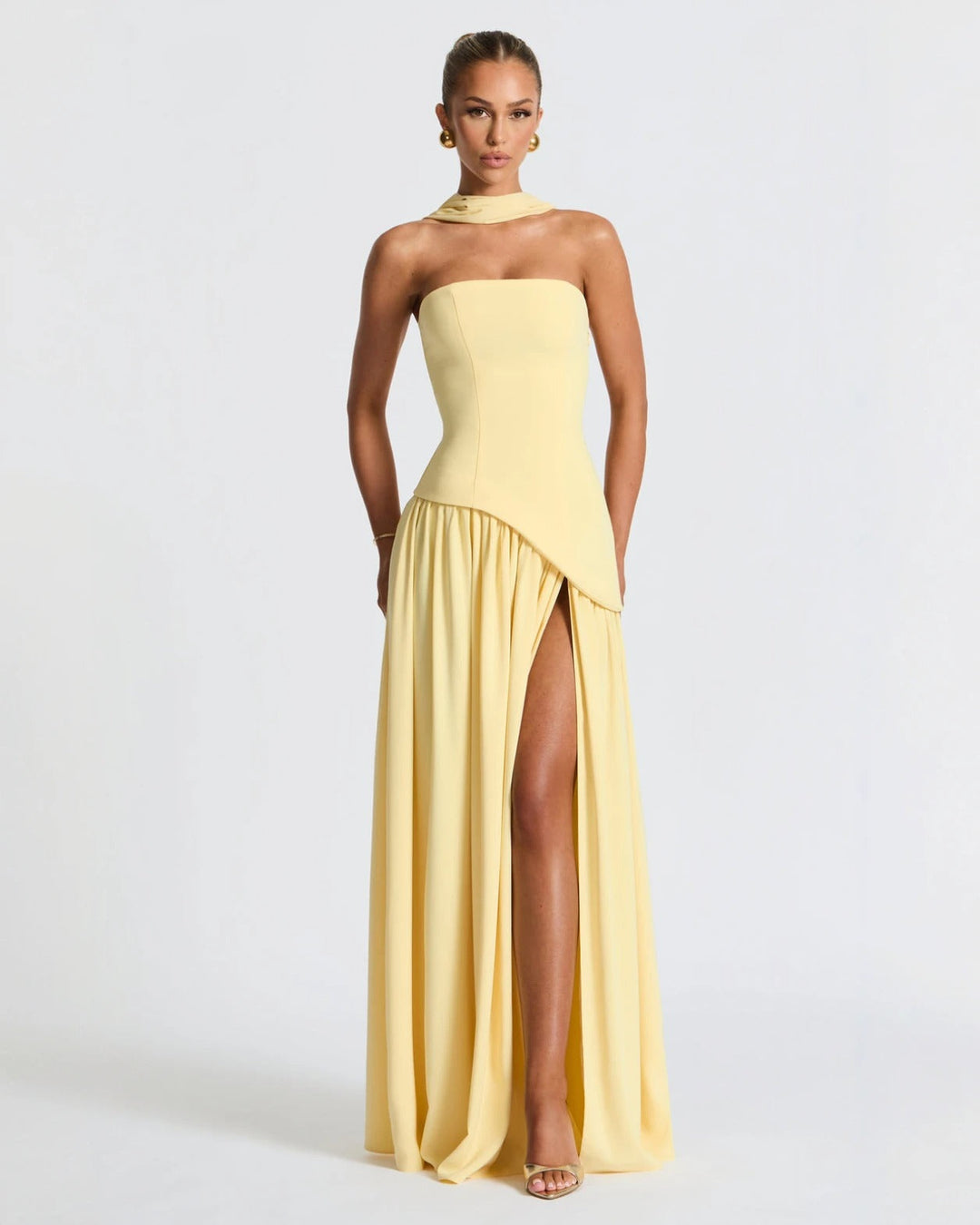 Elara™ | Abito Maxi Scultoreo con Scollo Halter e Spacco Profondo 12