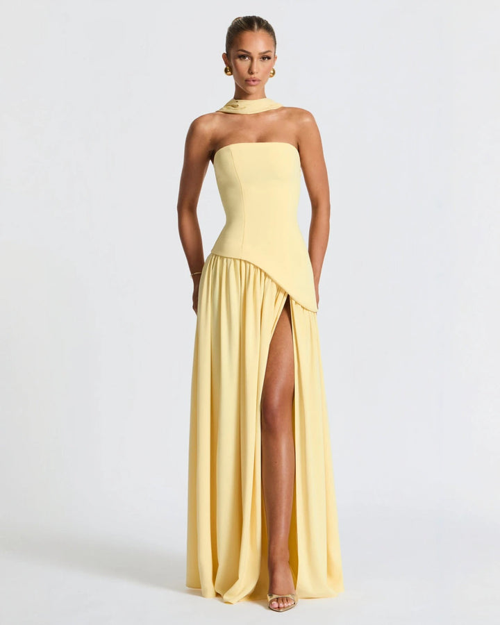 Elara™ | Abito Maxi Scultoreo con Scollo Halter e Spacco Profondo 12