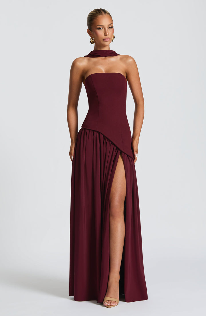 Elara™ | Abito Maxi Scultoreo con Scollo Halter e Spacco Profondo 5