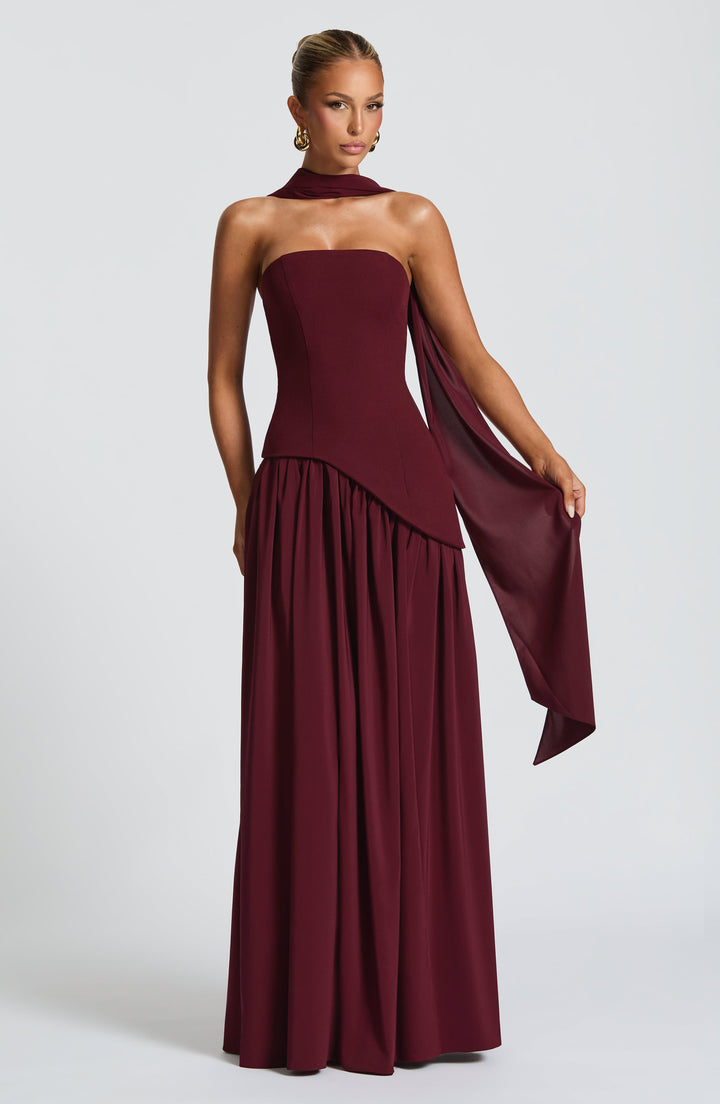 Elara™ | Abito Maxi Scultoreo con Scollo Halter e Spacco Profondo 6