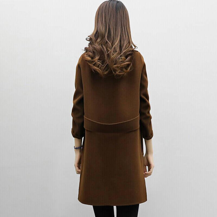 Giulia | Trench Lungo dal Gesto Elegante 4