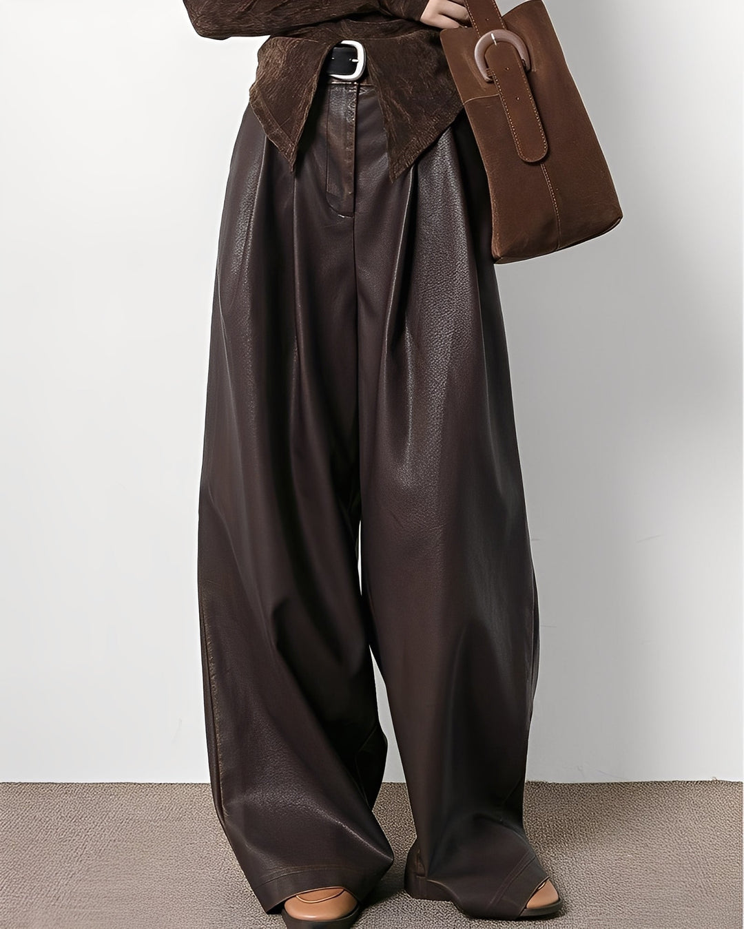 Lora - Classico pantaloni in pelle a vita alta per donne 0