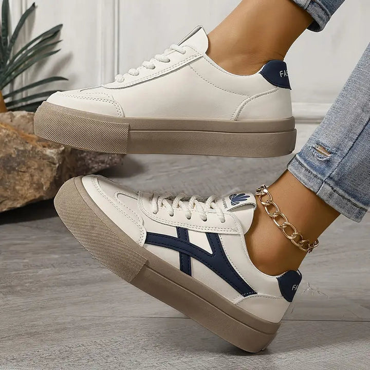 Naomi - Donna Plateau-Sneaker in Design Retro 2