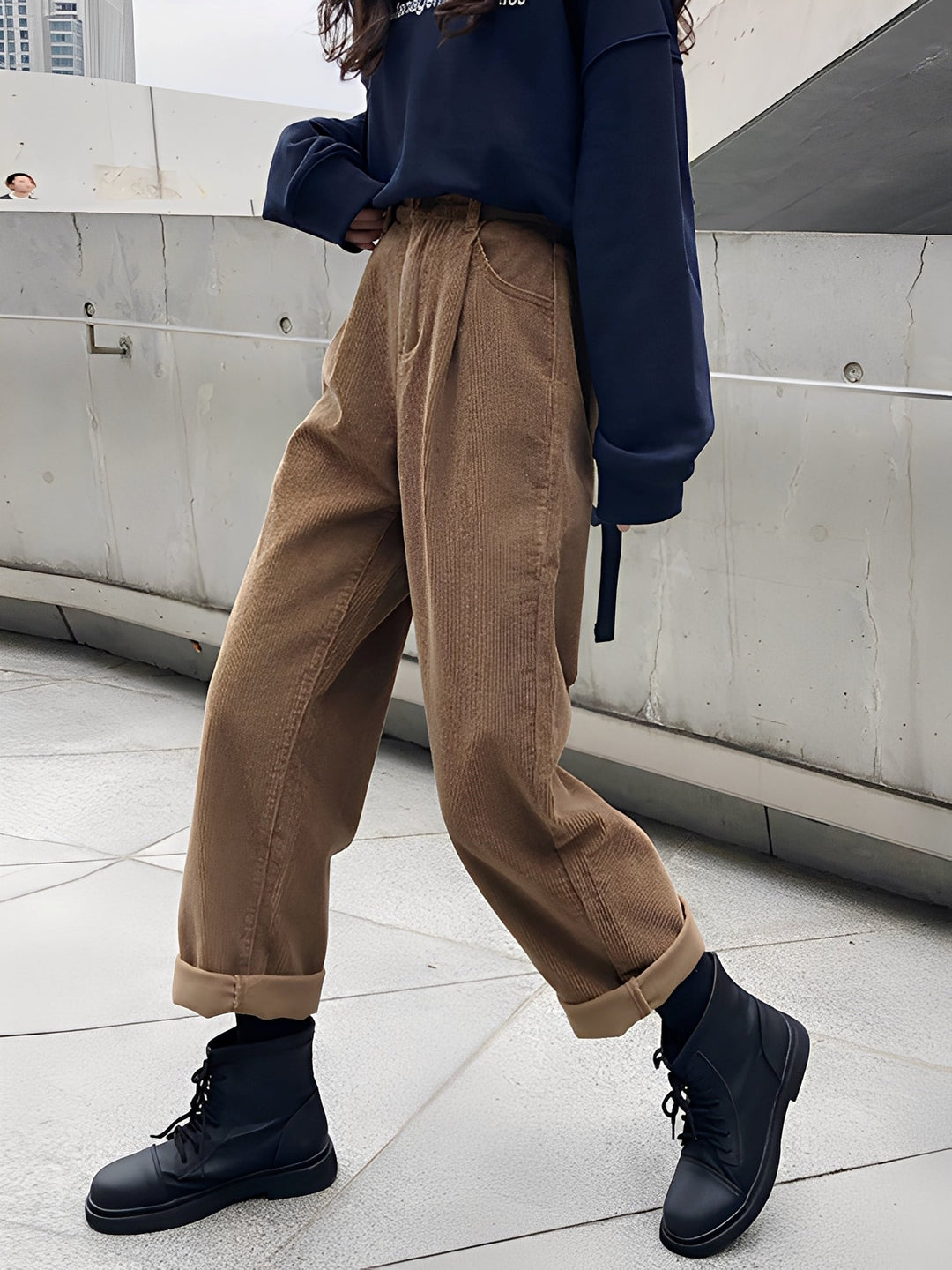 Shelbie - Classico pantaloni a gamba larga in velluto a coste per donne 1