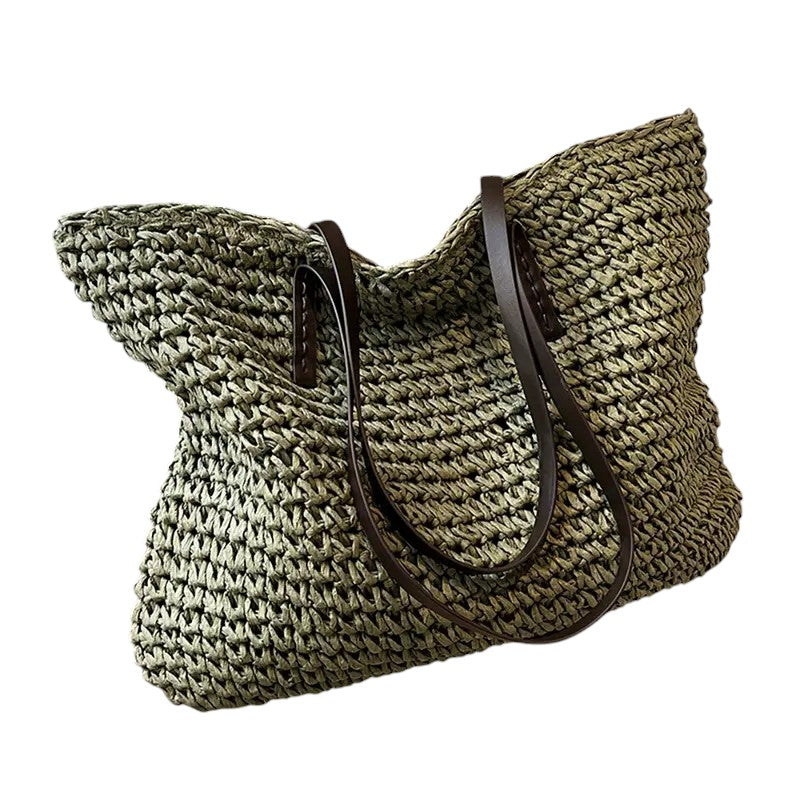 Borsa tote intrecciata Adele color verde, vista frontale su sfondo neutro, mostra la texture del materiale.