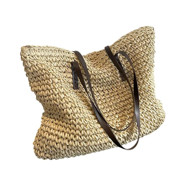 Borsa tote intrecciata Adele color beige, indossata a spalla per mostrare le dimensioni reali e la vestibilità.