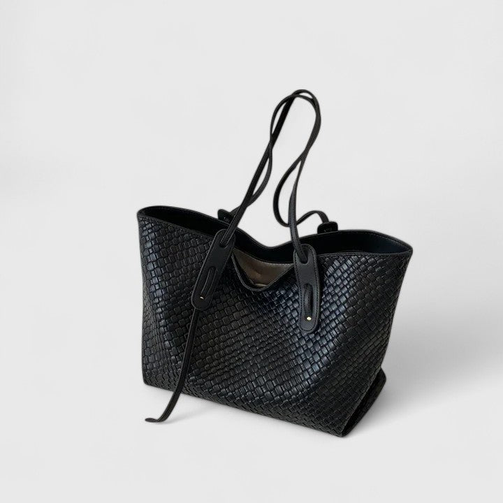 Comparazione dei quattro colori disponibili della borsa Calliope: nero, caffè, beige e kaki.
