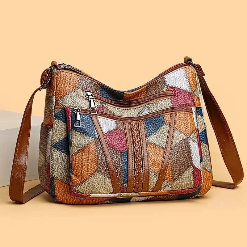 Dettaglio ravvicinato del design patchwork della borsa a spalla Camille, mostrando le diverse texture.