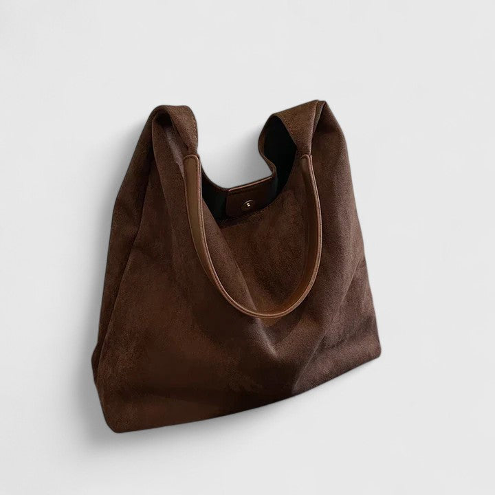 Borsa Cassia nera, vista laterale, che evidenzia la sua forma sofisticata e capiente