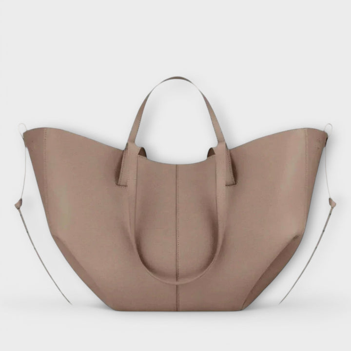 Borsa Ella color taupe, vista frontale, su sfondo neutro, mostrando la sua forma elegante.