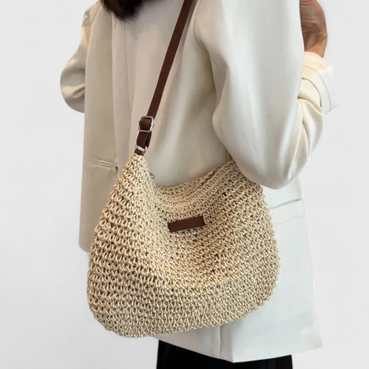 Borsa a spalla Elodie colore beige, vista frontale con tracolla regolata per indossarla comodamente.