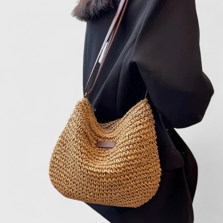 Dettaglio della chiusura con cerniera della borsa Elodie, che mostra la sicurezza e l'accesso rapido.