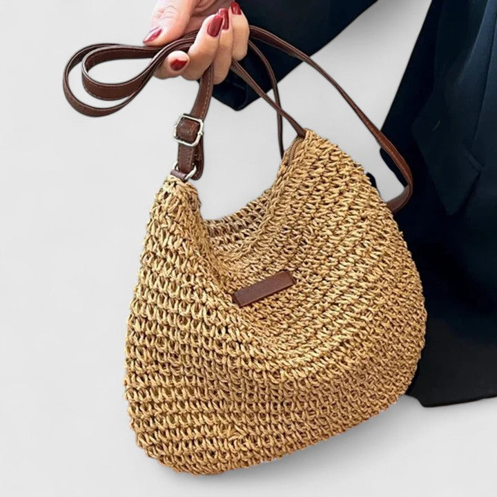 Vista laterale della borsa a spalla Elodie colore beige, evidenziando il design morbido e la profondità.