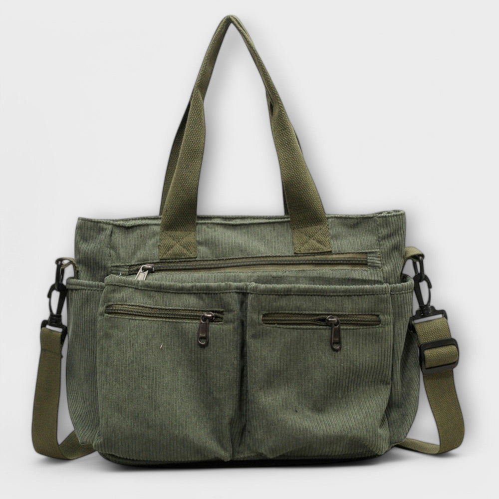 Borsa tote Iris verde, angolazione laterale, evidenziando la profondità e la capienza del design.