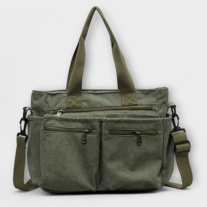 Borsa tote Iris verde, angolazione laterale, evidenziando la profondità e la capienza del design.
