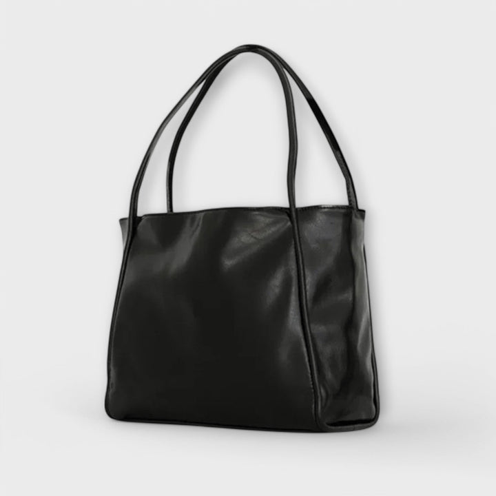 Borsa Isabelle marrone scuro, angolazione leggermente laterale che mostra la texture del materiale.