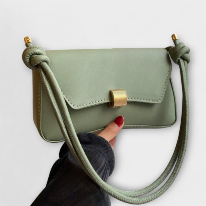 La borsa pieghevole Oriana aperta, mostrando lo spazio interno, in una colorazione neutra.