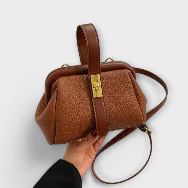 Borsa Sable a spalla retrò di colore marrone, vista frontale su sfondo neutro.