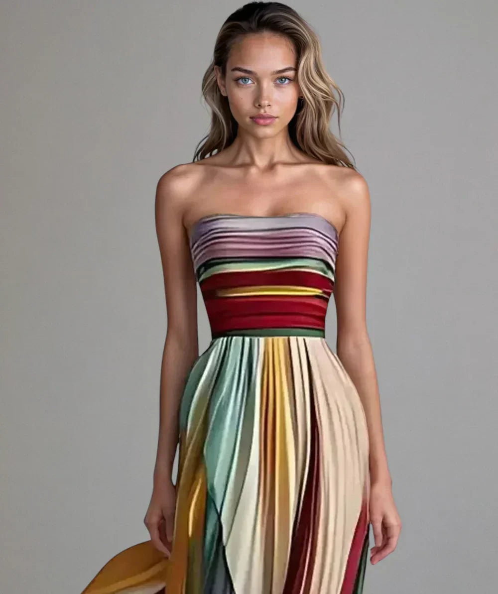 Dettaglio ravvicinato del tessuto dell'abito elegante Seraphina, evidenziando la texture morbida e le finiture artigianali del design.