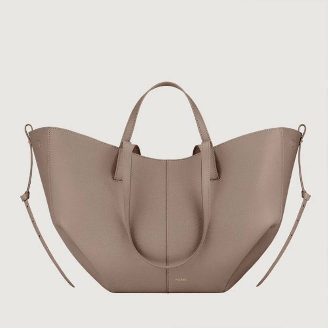Profilo laterale della borsa tote Sophie, mostrando la sua capienza e la forma strutturata.