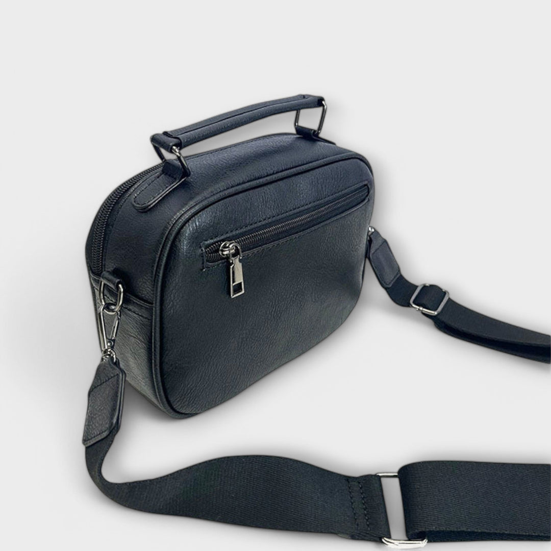 Interno spazioso della borsa a spalla Talia, con scomparti ben organizzati per gli oggetti personali.